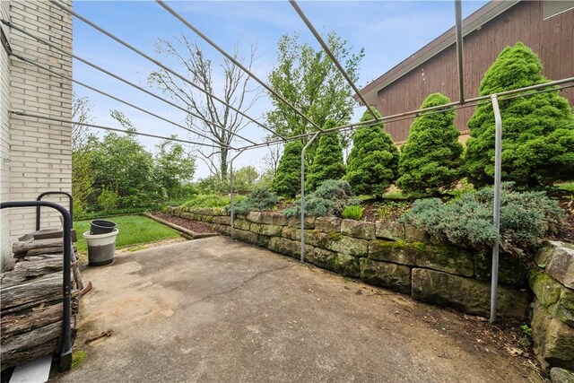 257 Penhurst Dr, Wilkins Twp, PA 15235 - view of patio / terrace