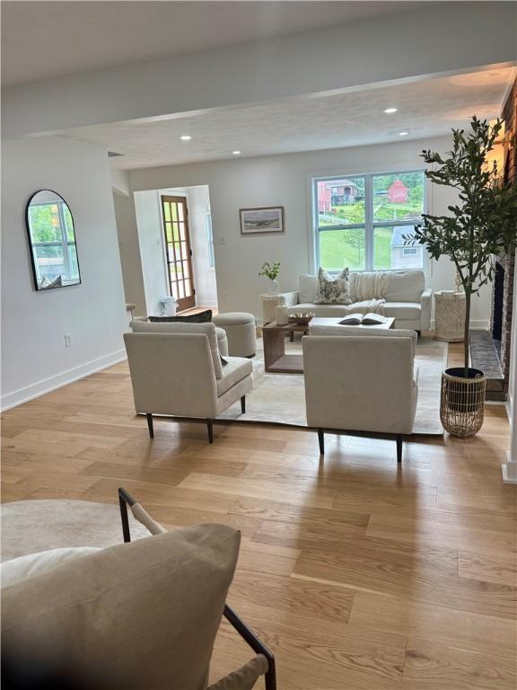 10 Neptune Dr, Robinson Twp Nwa, PA 15136 - living room featuring light wood-style floors, healthy amount of natural light, recessed lighting, and baseboards