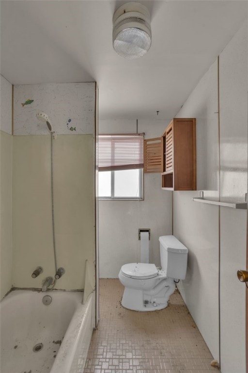 2252 Milligan Ave, Swissvale, PA 15218 - bathroom with toilet and washtub / shower combination