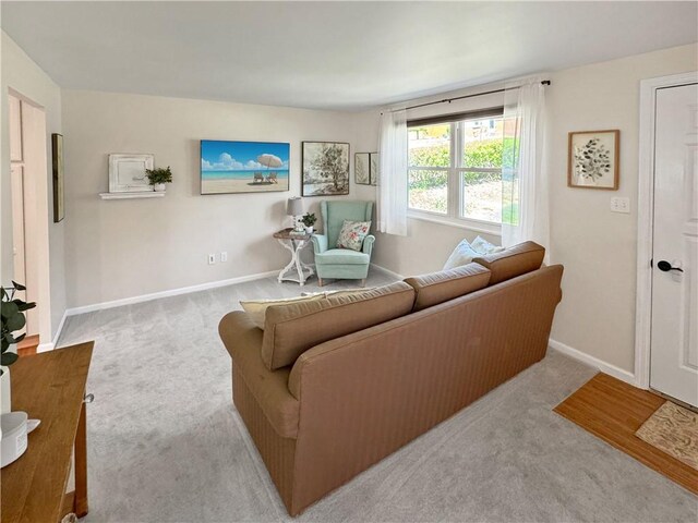 550 Brushglen Ln, Pleasant Hills, PA 15236 - living area with carpet floors and baseboards