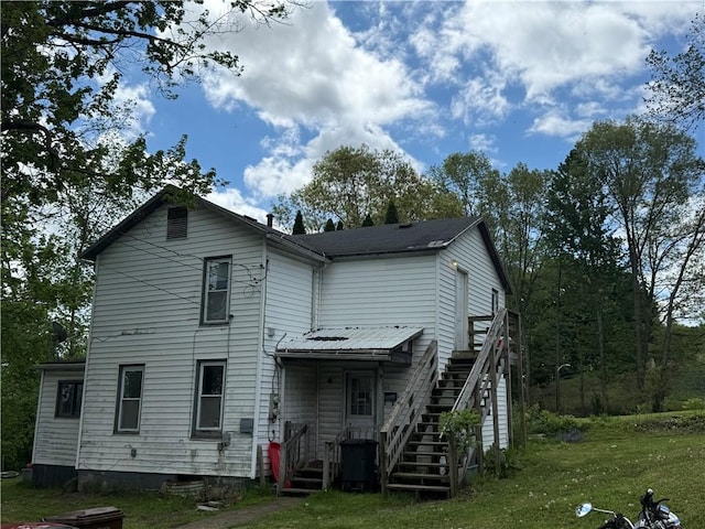 449 N Water Ave, Sharon, PA 16146 - rear view of house with a lawn and stairway