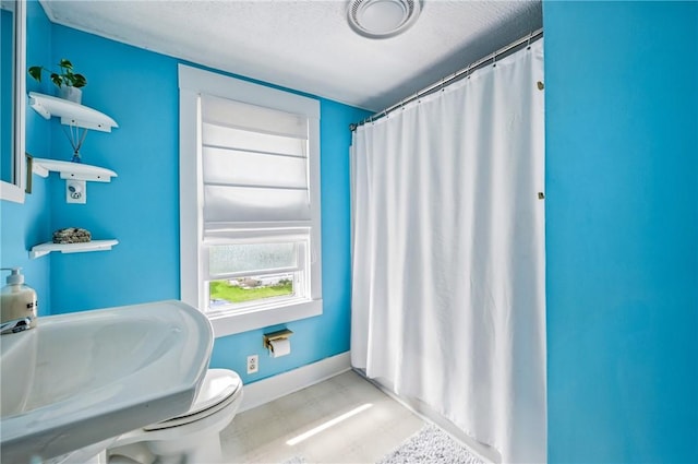 188 Taylor Ave, Sharon, PA 16146 - bathroom with toilet, baseboards, a textured ceiling, a sink, and a shower with shower curtain