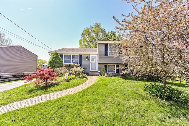 split level home featuring a front yard