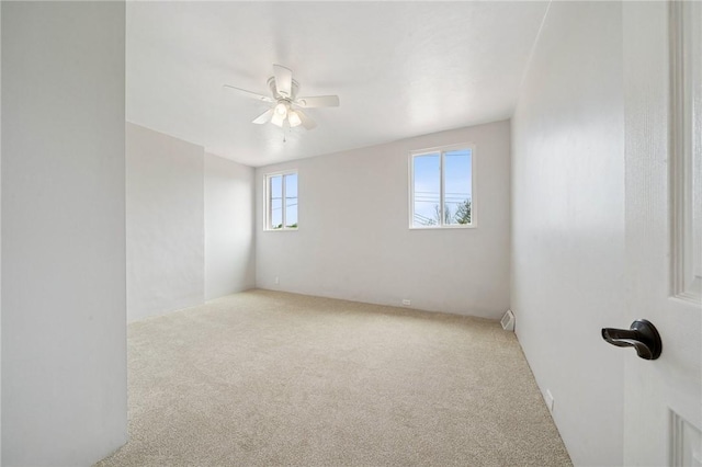 carpeted empty room featuring a ceiling fan