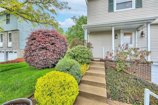 entrance to property featuring a porch