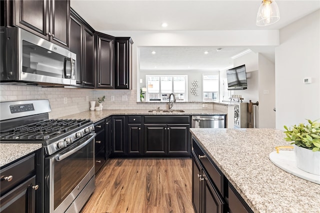 128 Cole Dr, Robinson Twp Nwa, PA 15136 - kitchen featuring stainless steel appliances, a sink, light wood-type flooring, backsplash, and recessed lighting