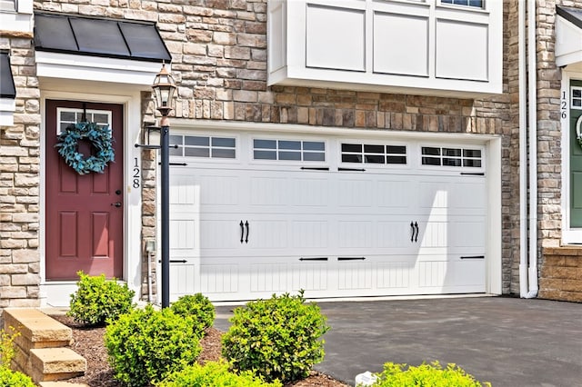 128 Cole Dr, Robinson Twp Nwa, PA 15136 - garage with driveway