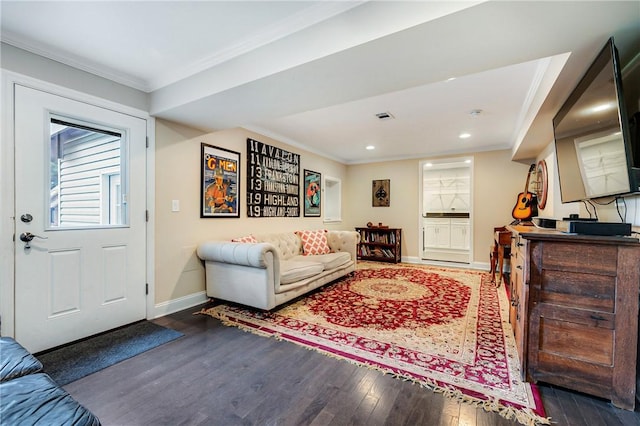 living room with baseboards, ornamental molding, wood finished floors, and recessed lighting