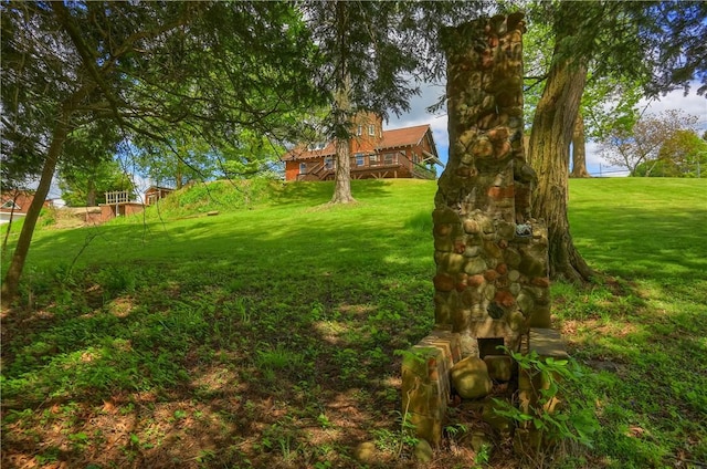 view of green lawn