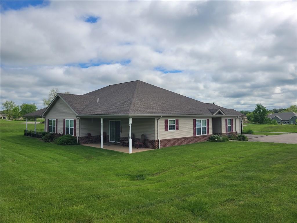 422 Stewart Ln, Liberty Twp, PA 16127 - photo 1