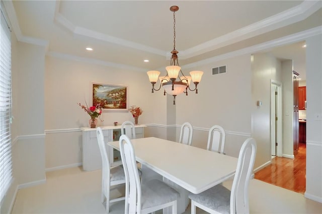 441 Settlers Village Cir, Cranberry Twp, PA 16066 - dining area featuring a raised ceiling, a chandelier, recessed lighting, and light wood-type flooring