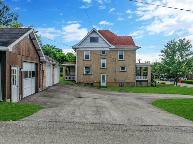 view of side of home with an outdoor structure and a yard