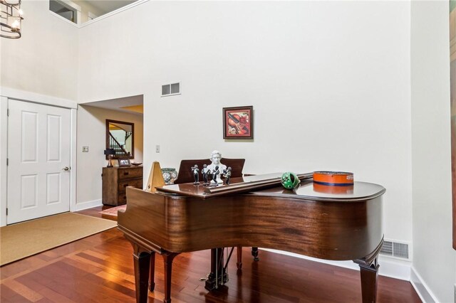 238 Berkeley Way, Monroeville, PA 15146 - detailed view of wood finished floors and baseboards