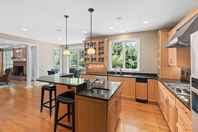 305 Woodstream Dr, Ohara, PA 15238 - kitchen featuring a sink, a kitchen bar, light wood-style flooring, an island with sink, and recessed lighting