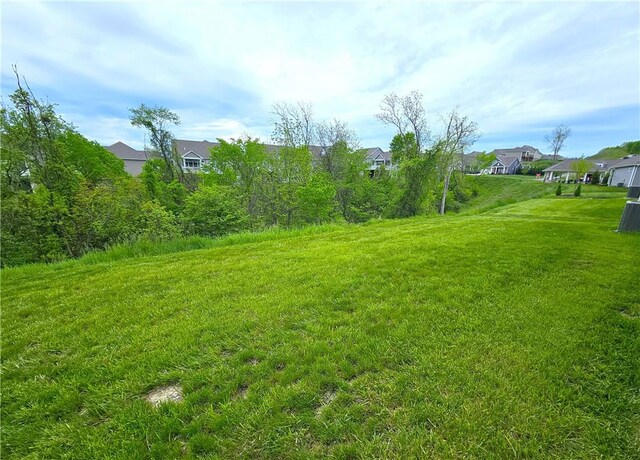129 Bay Ct, Chartiers, PA 15301 - view of grassy yard featuring a residential view