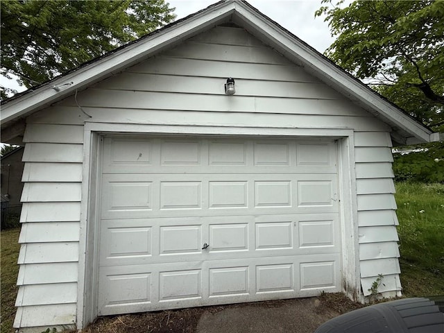 view of detached garage