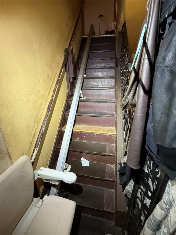 614 Hollace St, Hill District, PA 15219 - view of staircase