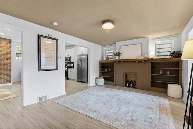 432 Iberia St, Mt Washington, PA 15211 - living area featuring light wood finished floors and baseboards