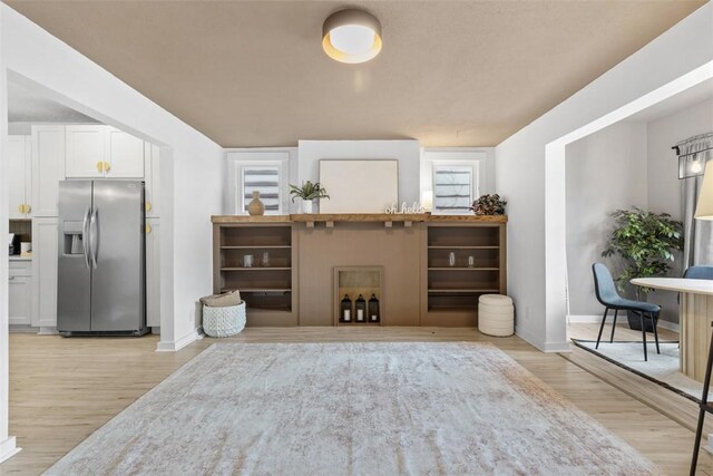 432 Iberia St, Mt Washington, PA 15211 - living room with light wood finished floors and baseboards