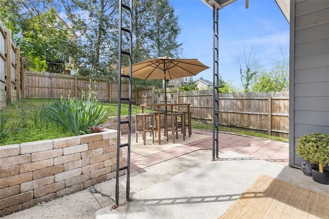 432 Iberia St, Mt Washington, PA 15211 - view of patio with outdoor dining area and a fenced backyard