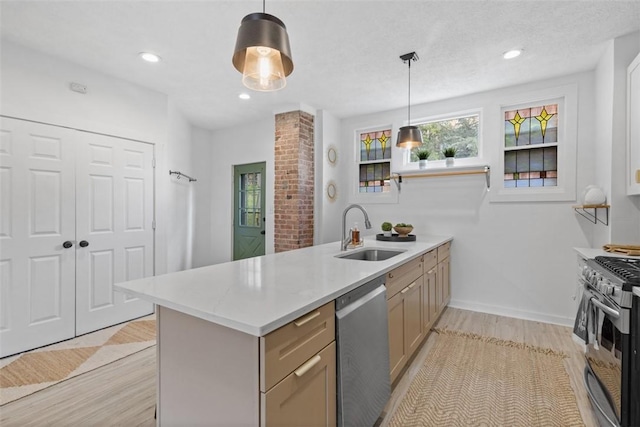 432 Iberia St, Mt Washington, PA 15211 - kitchen with stainless steel appliances, a sink, a peninsula, light wood-type flooring, and pendant lighting
