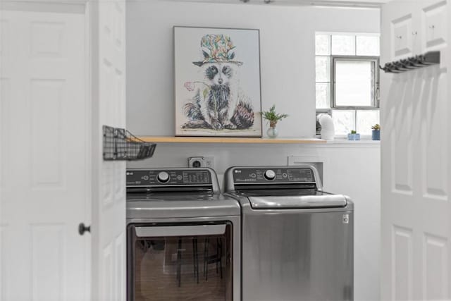 432 Iberia St, Mt Washington, PA 15211 - clothes washing area with independent washer and dryer