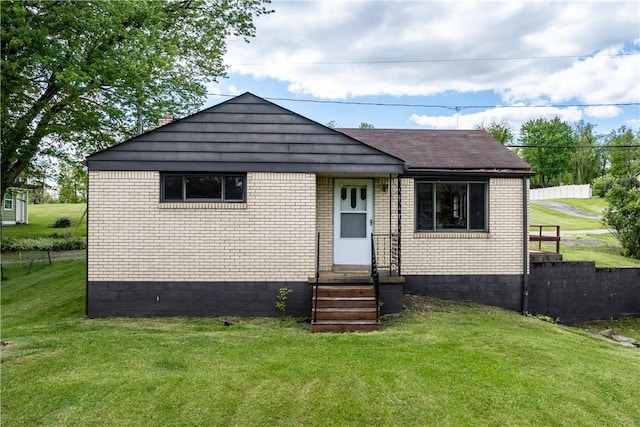 view of front of property with a front lawn and brick siding