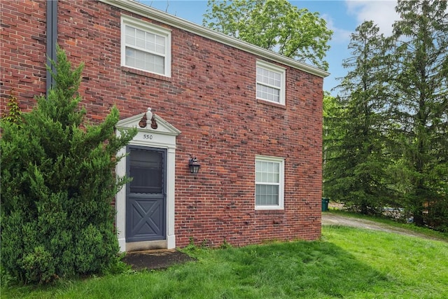 550 Mcclane Farm Rd, Chartiers, PA 15301 - view of front facade with a front lawn and brick siding