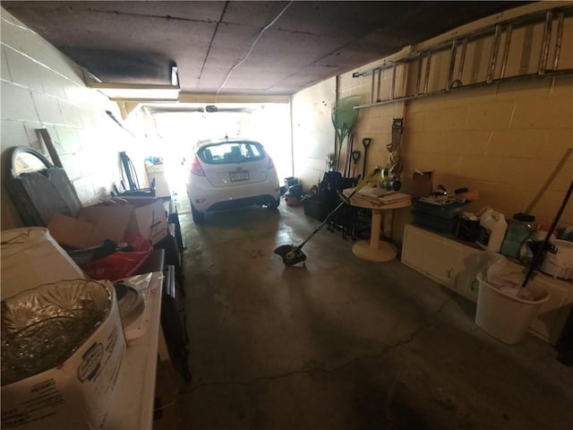 garage featuring concrete block wall