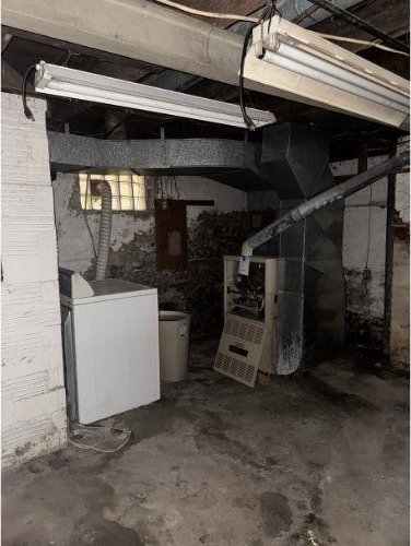 543 Highland Ave, Kittanning Boro, PA 16201 - unfinished below grade area featuring washer / dryer