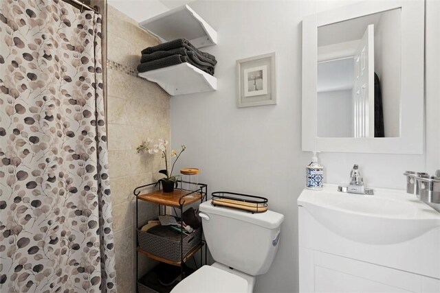 701 Thorn St, Sewickley, PA 15143 - bathroom featuring toilet, a shower with shower curtain, and vanity