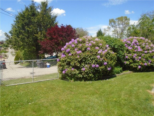 1040 Catherine Dr, Conway, PA 15027 - photo 28