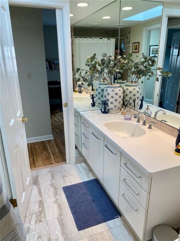 full bath with vanity, curtained shower, and recessed lighting