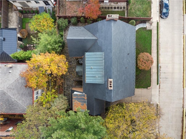 aerial view of property and surrounding area