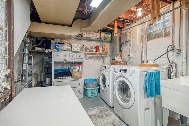 1814 Roosevelt Rd, Ohio Twp, PA 15143 - laundry area with washer and dryer