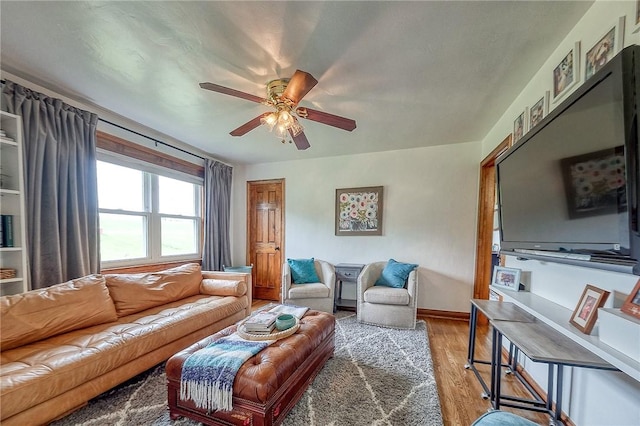 1814 Roosevelt Rd, Ohio Twp, PA 15143 - living area featuring a ceiling fan, light wood-type flooring, and baseboards