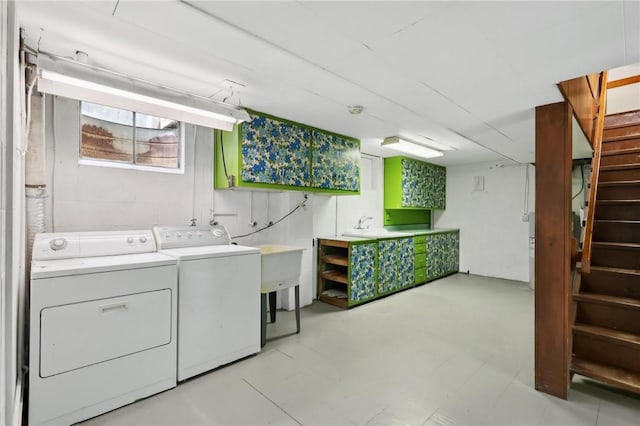 washroom featuring washer and clothes dryer