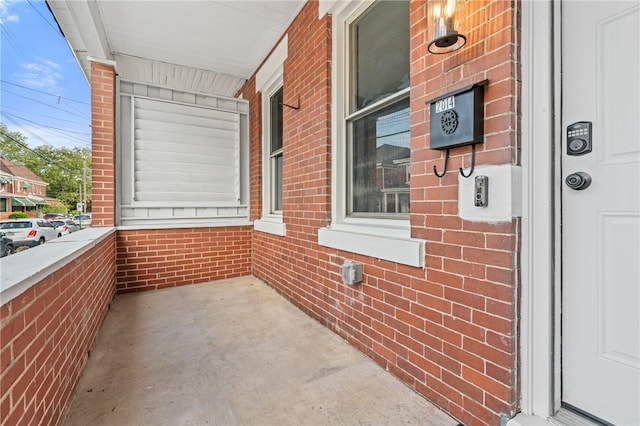 balcony featuring covered porch