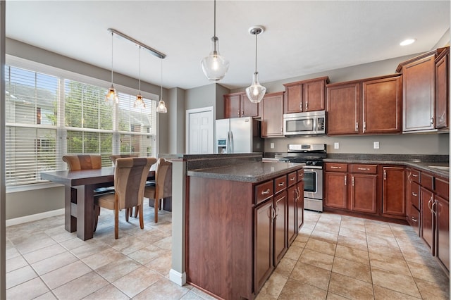 kitchen featuring stainless steel appliances, a center island, hanging light fixtures, recessed lighting, and baseboards