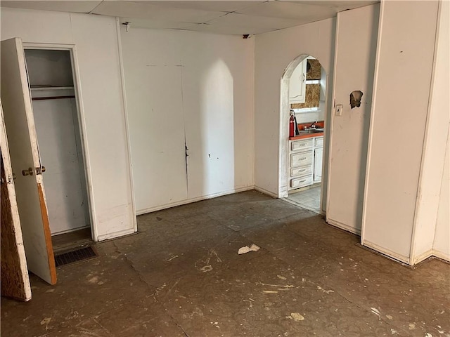 473 New 8th Ave, West Homestead, PA 15120 - unfurnished bedroom featuring arched walkways