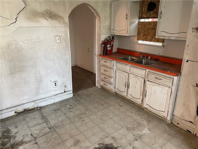 473 New 8th Ave, West Homestead, PA 15120 - kitchen featuring a sink, arched walkways, and light flooring