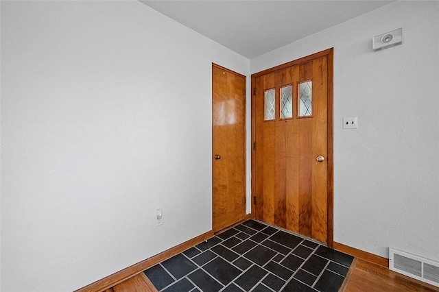 entryway featuring baseboards