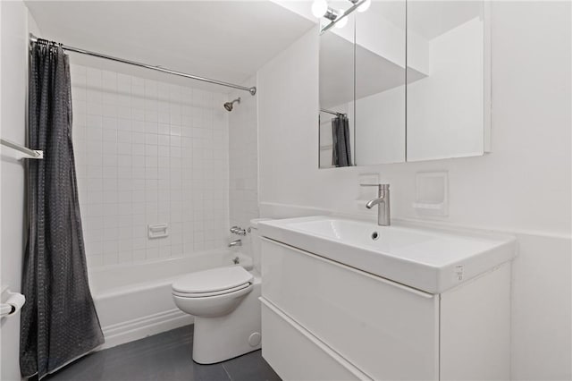 3413 Ridgewood Dr, Churchill Boro, PA 15235 - full bath featuring shower / tub combo, toilet, and vanity