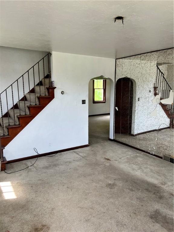 805 Patterson Ave, Jeannette, PA 15644 - photo 3
