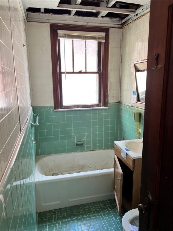 805 Patterson Ave, Jeannette, PA 15644 - photo 11