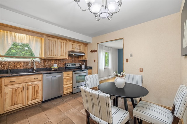 318 Milbren Dr, Penn Hills, PA 15147 - kitchen featuring stainless steel appliances, under cabinet range hood, a sink, a chandelier, and dark countertops