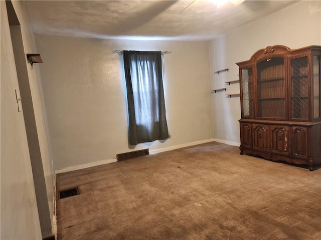 421 32nd St, Mckeesport, PA 15132 - empty room featuring carpet floors and baseboards