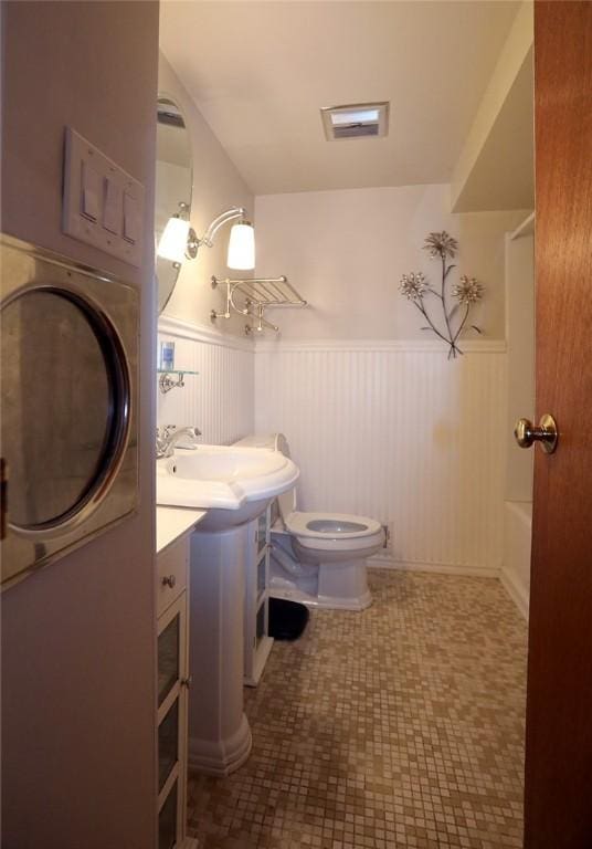 107 Great Oaks Dr, Moon/Crescent Twp, PA 15108 - full bath featuring wainscoting, toilet, and vanity