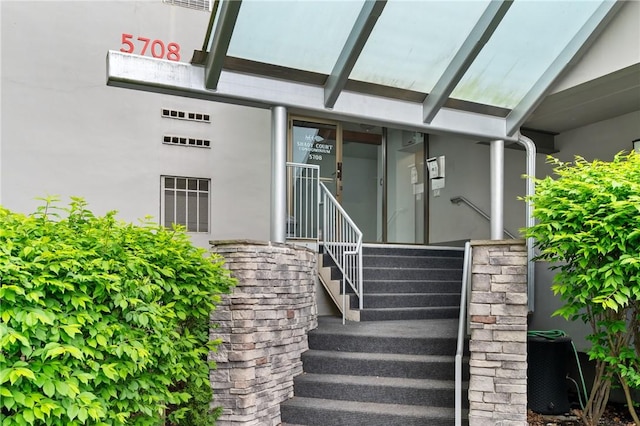 5708 Walnut Unit B2, Shadyside, PA 15232 - property entrance featuring stucco siding