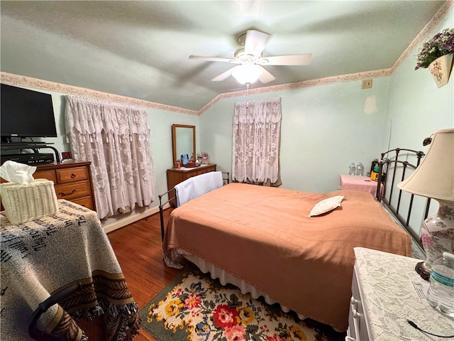 911 Columbia Ave, Grove City Boro, PA 16127 - bedroom with wood finished floors, a ceiling fan, ornamental molding, and vaulted ceiling